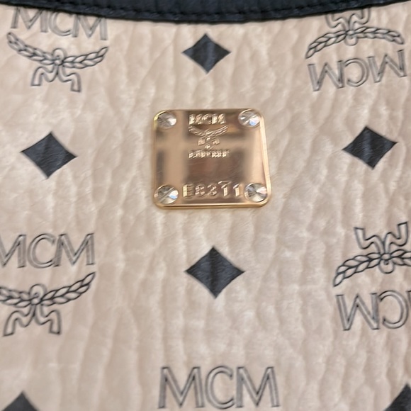 MCM Medium Tote Bag - Picture 2 of 7